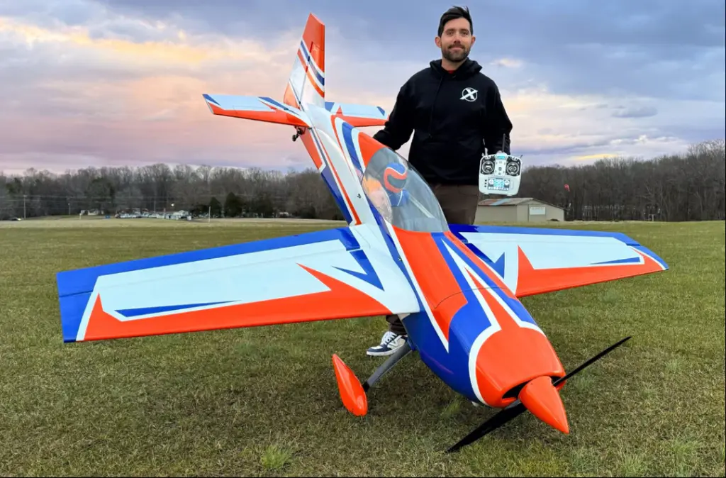 EF - 104" Extra 260 - Orange/Blue