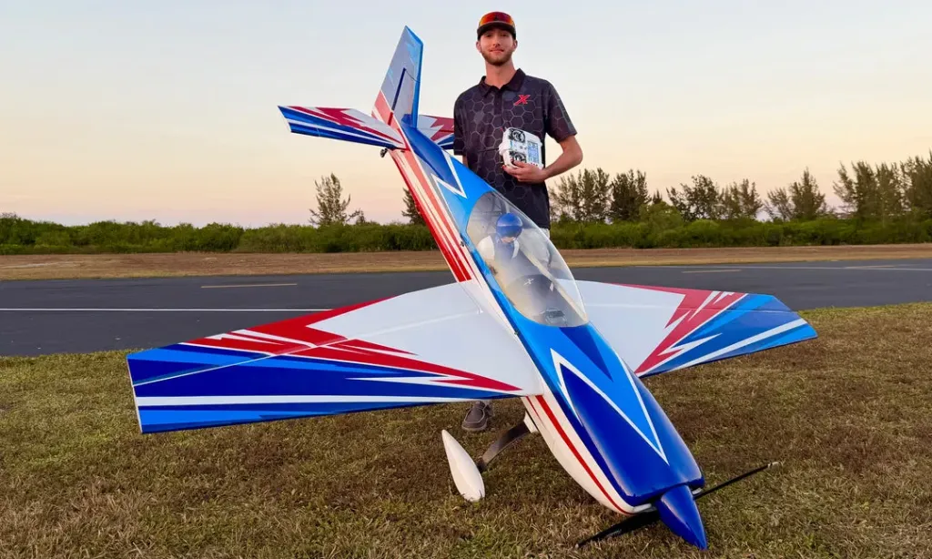 EF - 105" Extra 300 - Blue/White