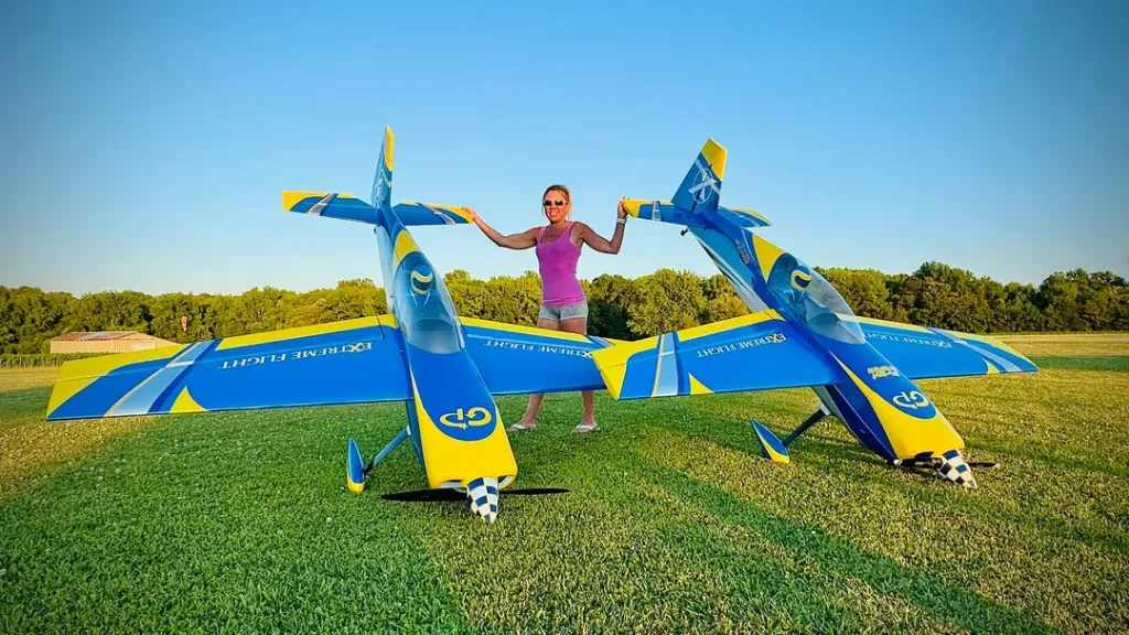 EF - 104" Edge 540T - Blue/Yellow