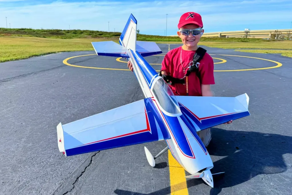 EF - 67" Extra 260 - Blue/White - ARF